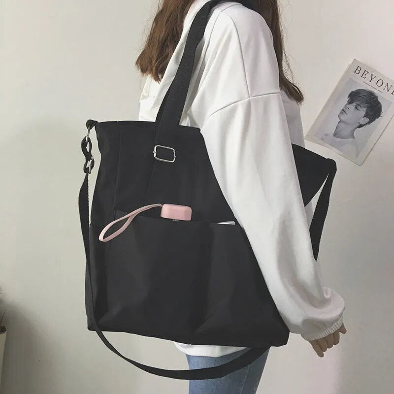 Borsa mare tote donna multicolore, spaziosa e trendy per accessori da spiaggia. Grande e funzionale.
