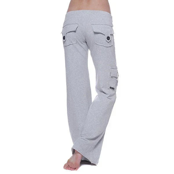Pantaloni cargo donna svasati in tessuto leggero, vita elastica, tasche laterali. Ideali per il comfort quotidiano.