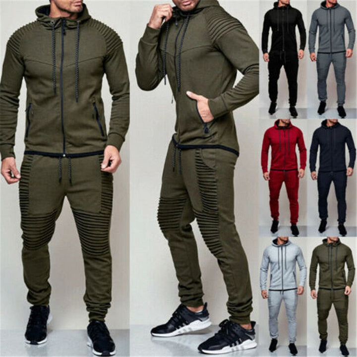 Completo sportivo uomo premium, con felpa e pantaloni dal design pulito e contemporaneo per un look chic.