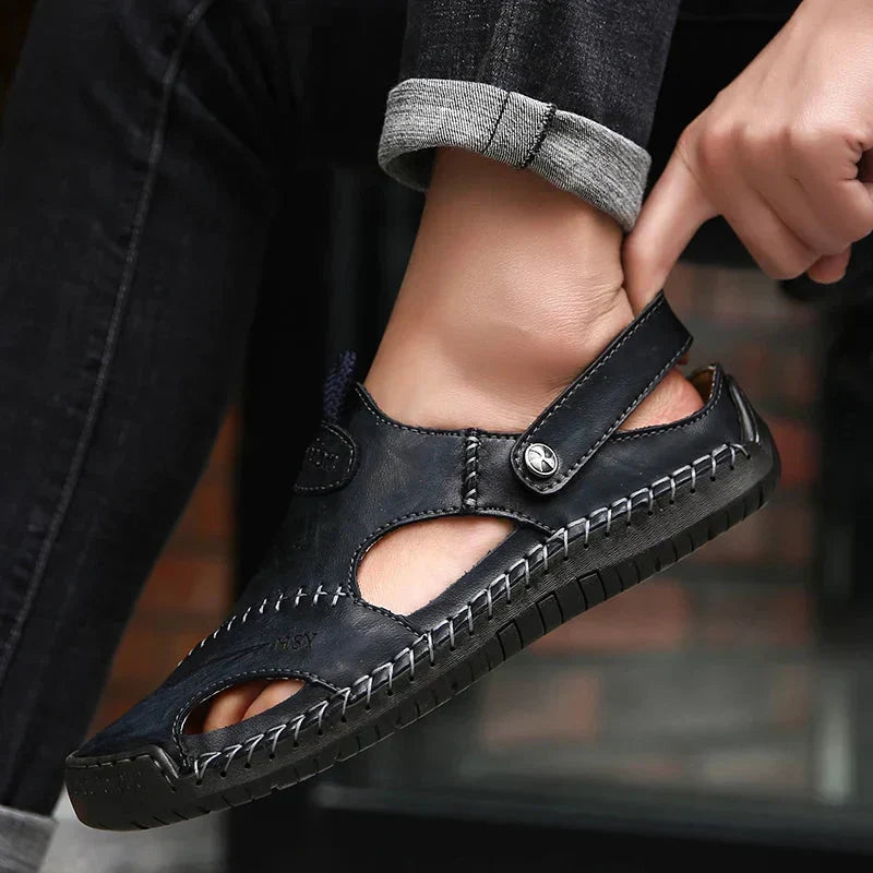 Sandali uomo casual con plantare di supporto e materiali traspiranti, per comfort estivo e passeggio.