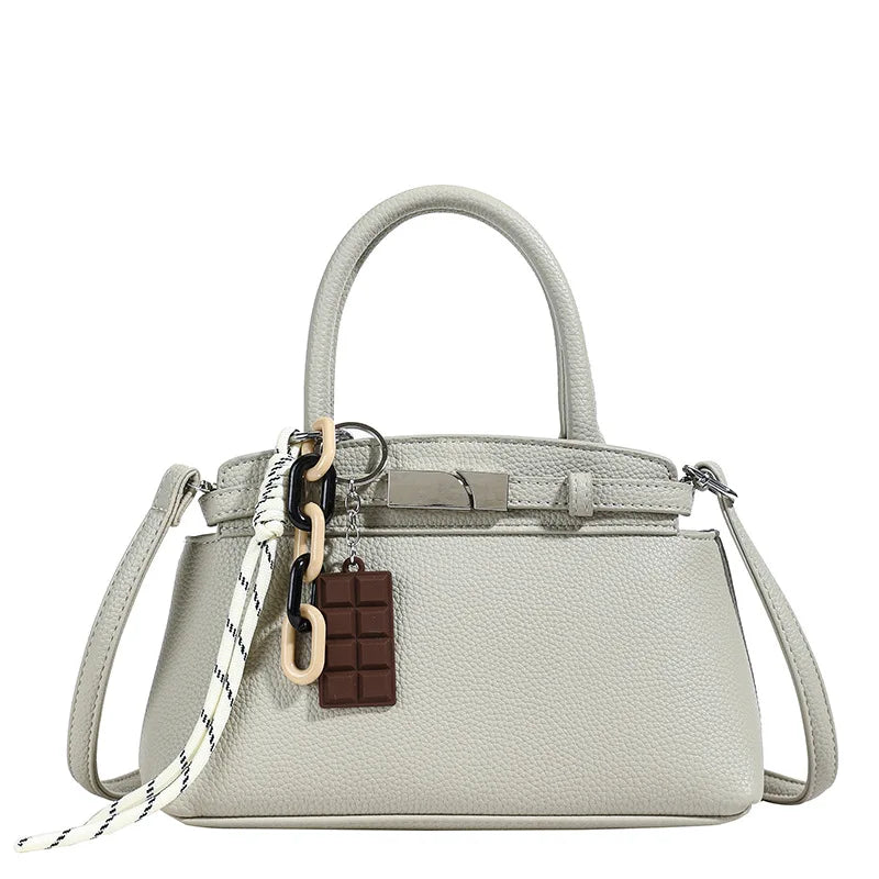 Elegante borsa da sera donna a conchiglia, ideale per completare un outfit per eventi.