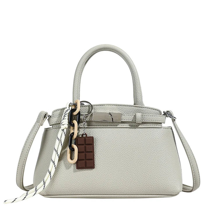 Elegante borsa da sera donna a conchiglia, ideale per completare un outfit per eventi.