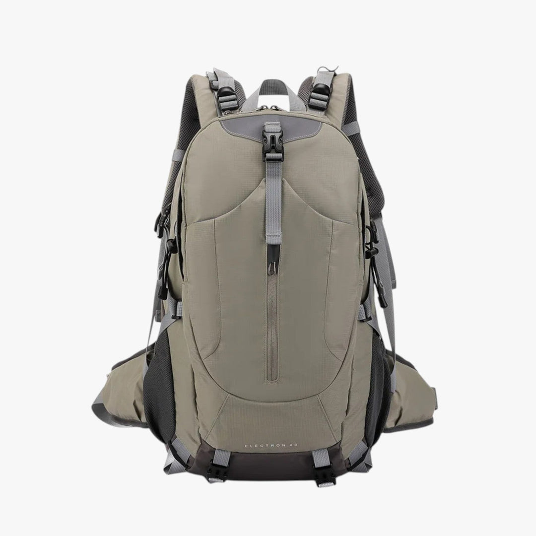 Zaino outdoor multicolore unisex, capiente e leggero, compagno ideale per ogni avventura di viaggio.