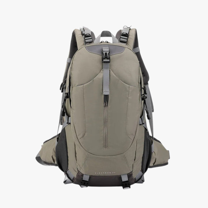Zaino outdoor multicolore unisex, capiente e leggero, compagno ideale per ogni avventura di viaggio.