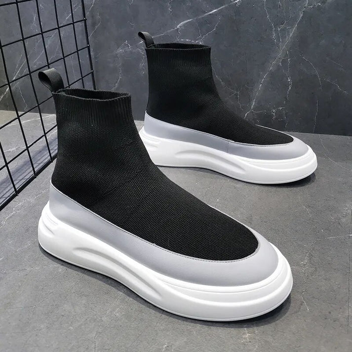 Sneakers nere unisex leggere e traspiranti. Suola flessibile per un comfort eccezionale e movimenti naturali.
