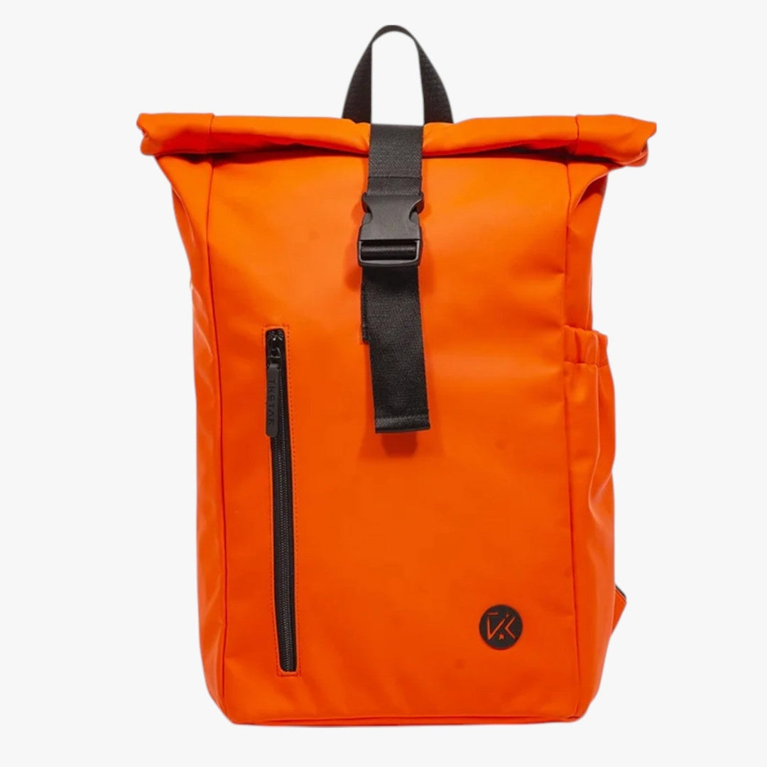 Elegante zaino roll top arancione unisex dal design minimalista, accessorio versatile per ogni giorno.