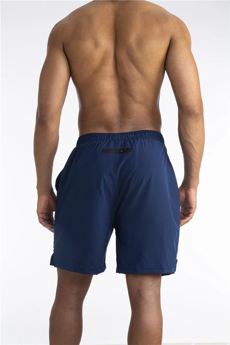 Pantaloncini sportivi uomo premium. Dettaglio tasca telefono per corsa e allenamento. Ideali per fitness e palestra.