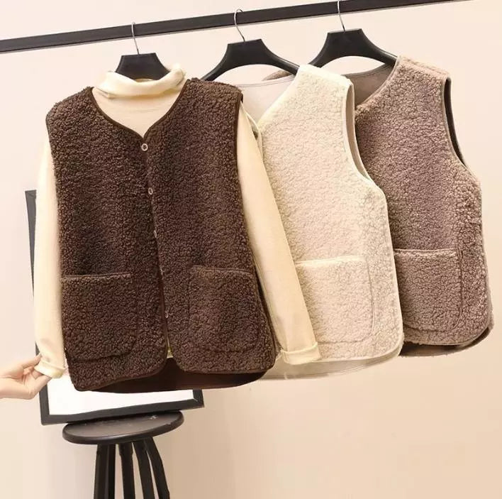 Smanicato in pile donna, caldo e versatile per look a strati, perfetto per il clima autunnale e invernale.