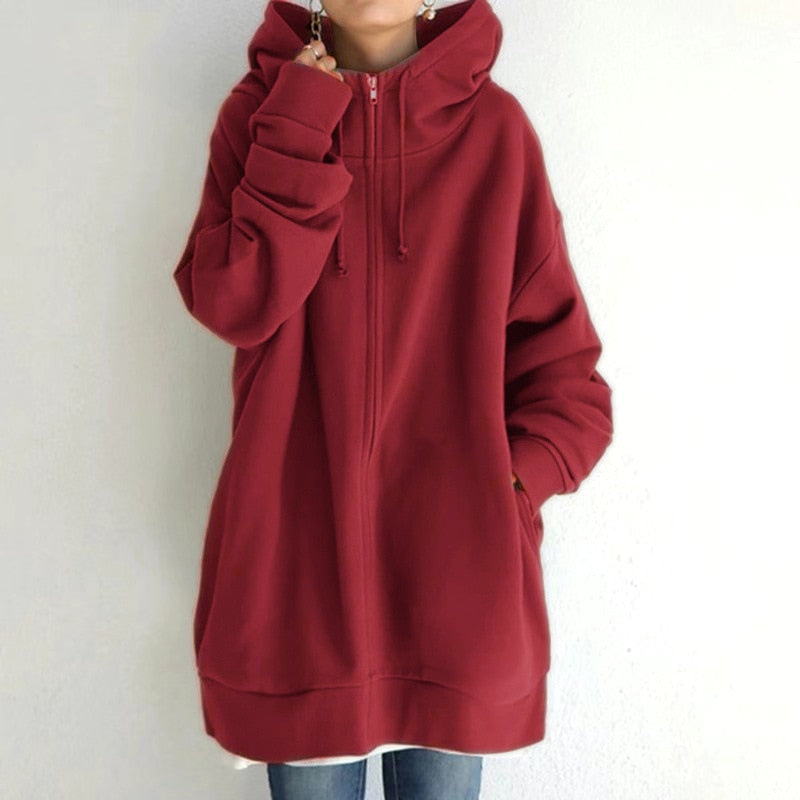 Felpa calda donna con cappuccio. Comfort e stile per la moda casual, essenziale per il guardaroba autunno inverno.