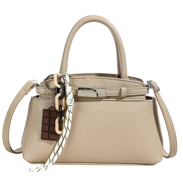 Borsetta a conchiglia da donna in vari colori. Borsa piccola ed elegante per serate speciali.
