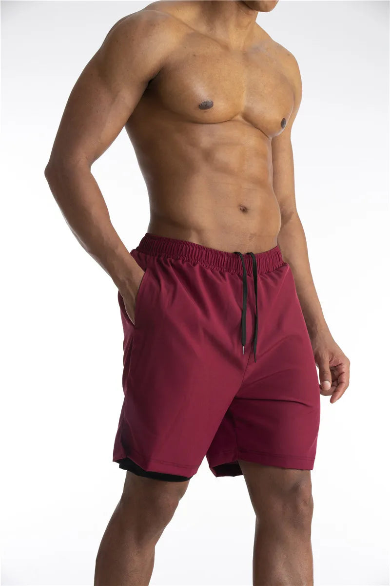 Pantaloncini uomo sportivi premium con tasca telefono integrata. Ideali per fitness, corsa, allenamento e palestra.