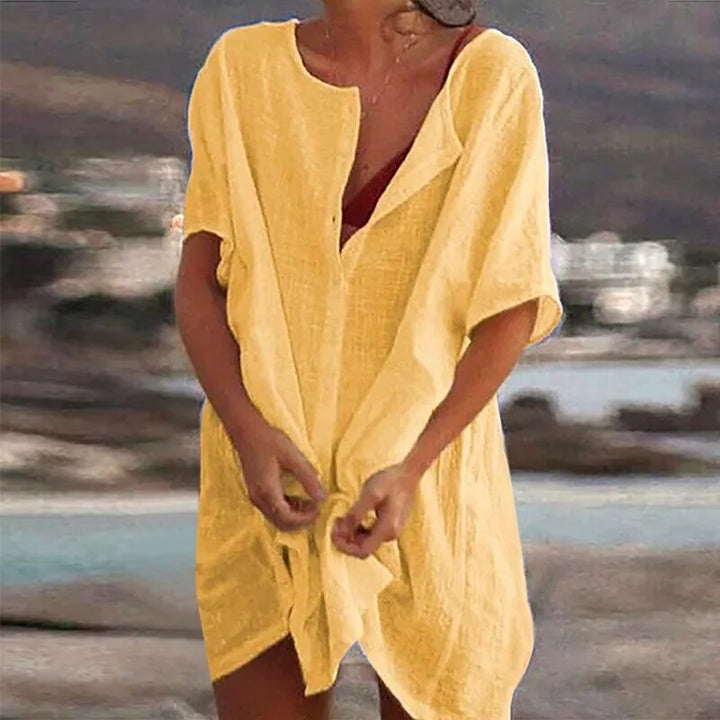 Abito da donna svasato con maniche corte. Tessuto leggero, ideale per comfort estivo e uno stile casual impeccabile.