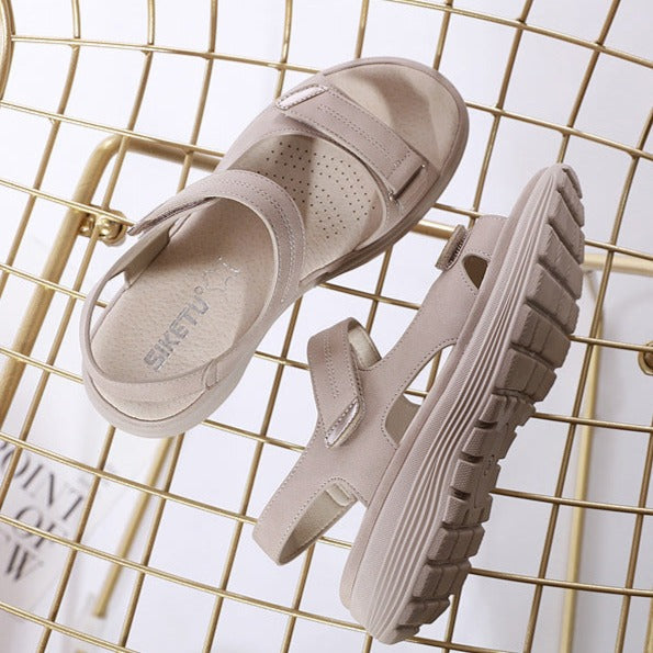 Calzature donna aperte, sandali estivi leggeri e versatili, con cinturini regolabili per massimo comfort.