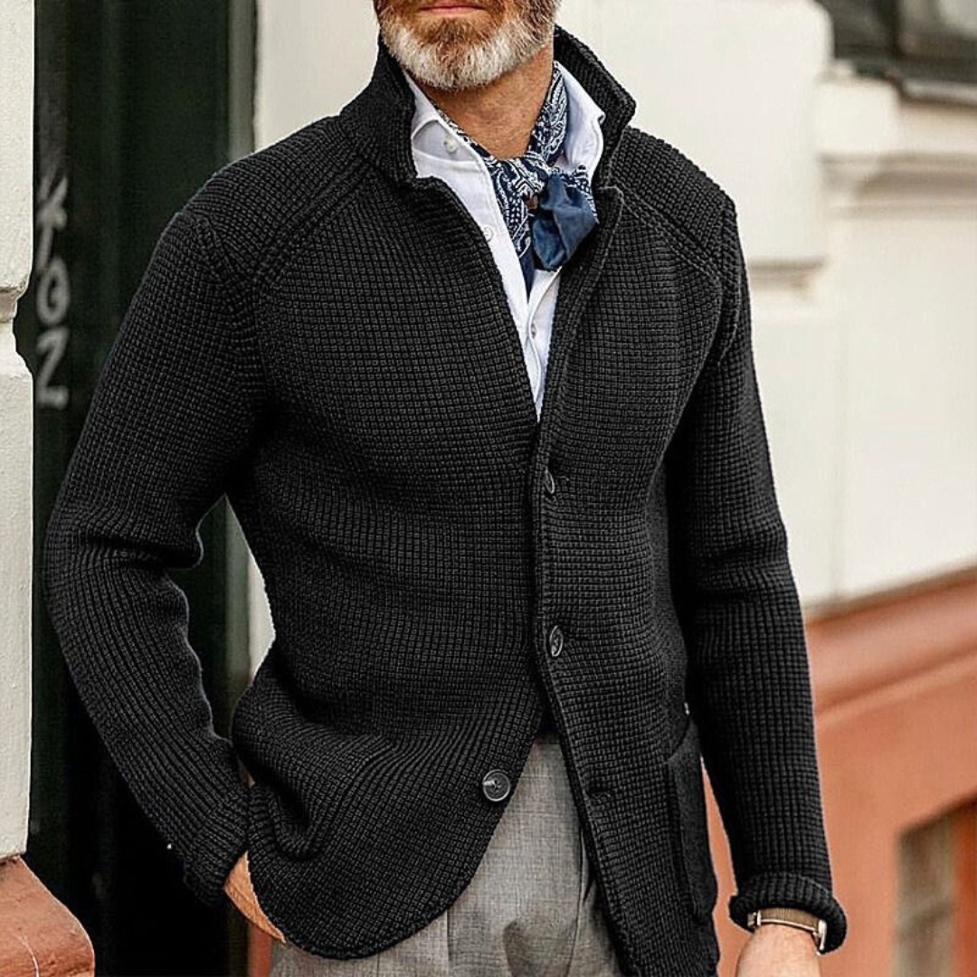 Morbido cardigan uomo con bottoni, perfetto capospalla maschile per la moda autunnale. Stile elegante e comodo.