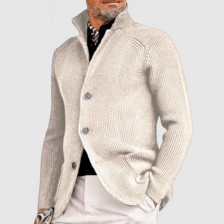 Comodo cardigan uomo con bottoni, maglia rilassata per un tocco autunnale. Capospalla maschile di stile e comfort.