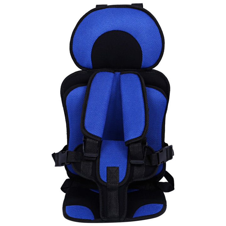 Seggiolino auto modulare per bambini, si adatta da neonato a bambino grande, con facilità.