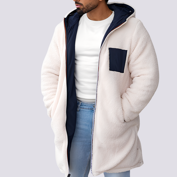 Moderna giacca sportiva uomo reversibile con cappuccio. Ideale per look casual o attività all'aperto nelle stagioni fredde.