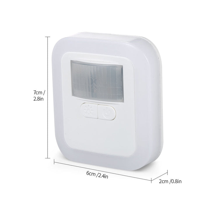Luce notturna LED intelligente con sensore di movimento, per casa illuminata, sicura e con risparmio energetico.