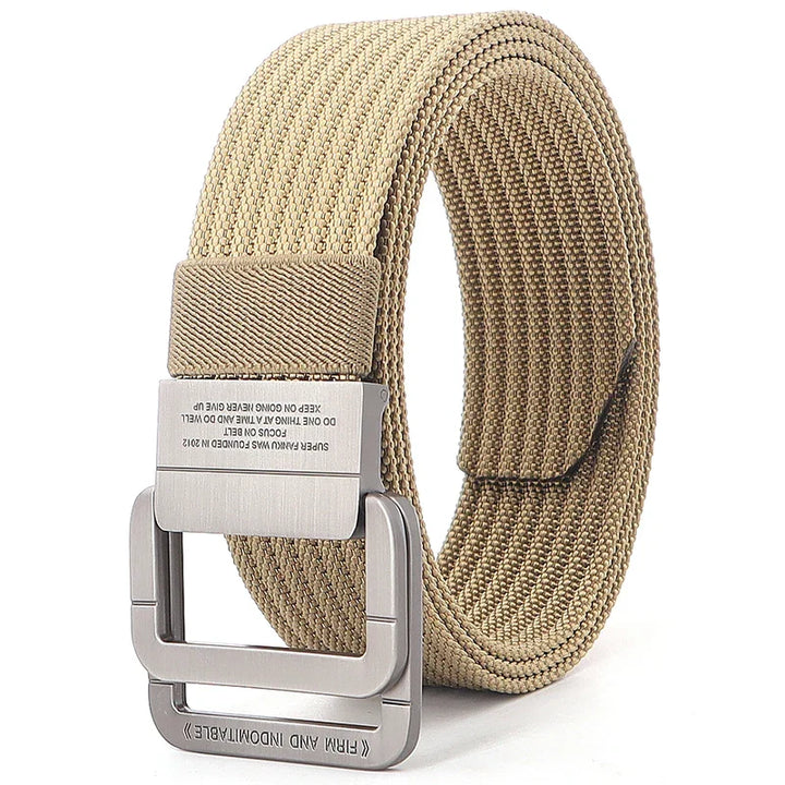 Cintura unisex a righe, in tela robusta con doppia fibbia ad anello in metallo. Perfetta per ogni outfit casual.