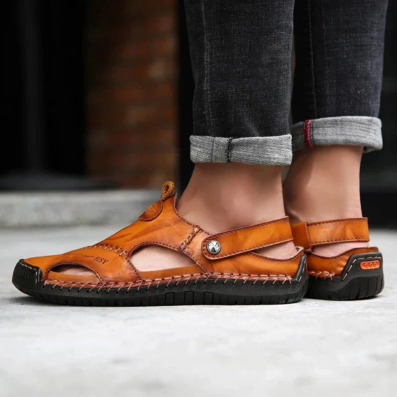 Sandali uomo estivi con design ergonomico e plantare di supporto, perfetti per il comfort quotidiano.