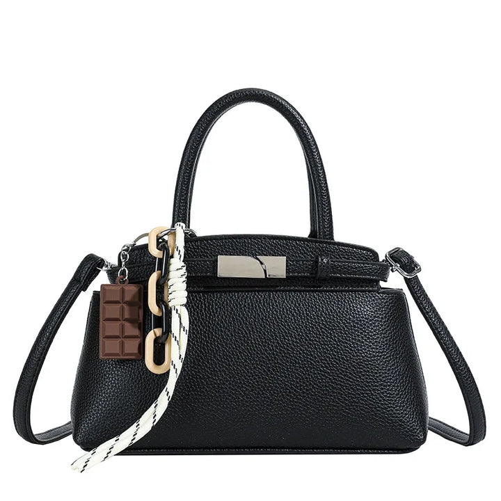 Borsa da sera donna a conchiglia elegante, perfetta per occasioni speciali. Accessorio moda chic.