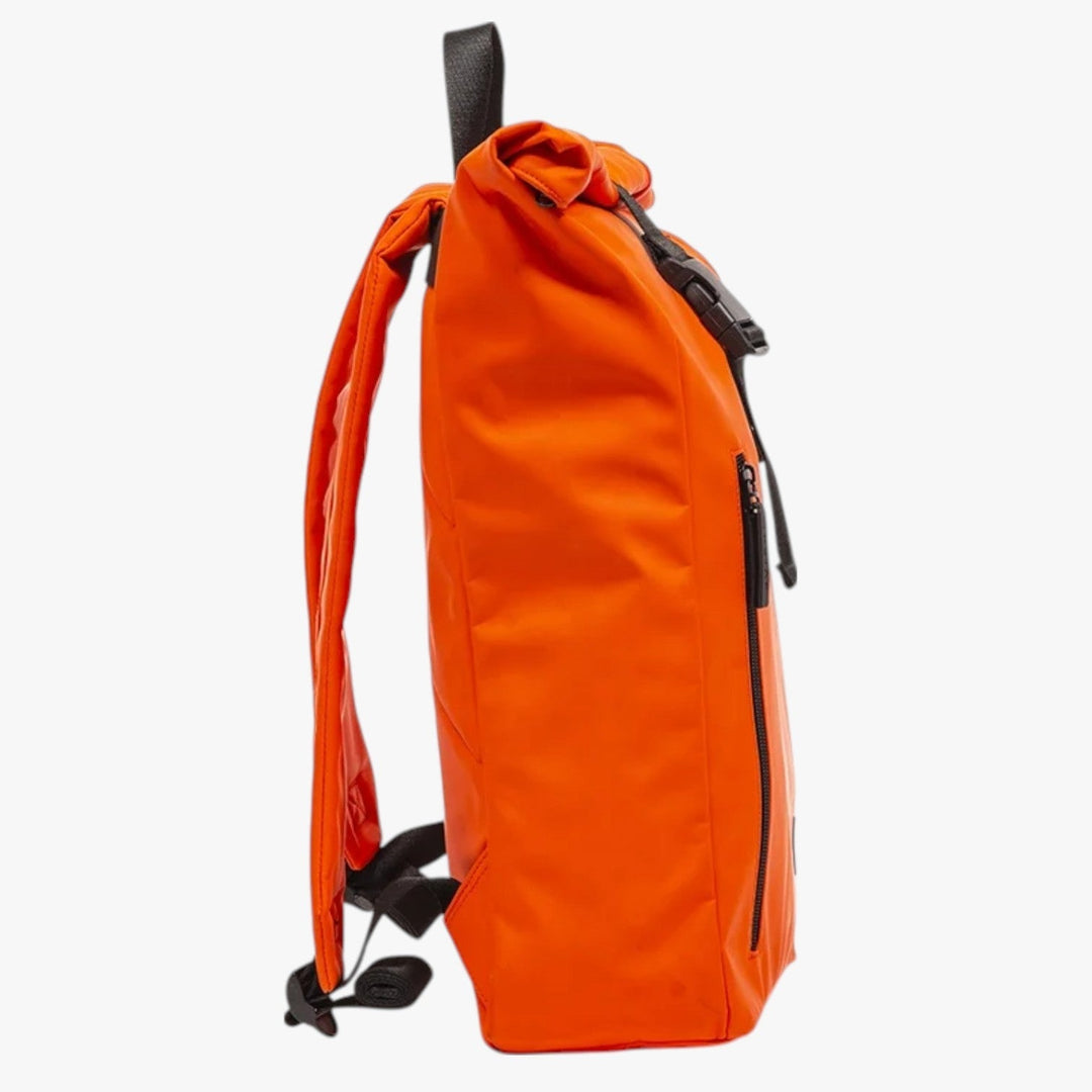 Zaino roll top unisex arancione minimalista, perfetto per viaggio e uso quotidiano.