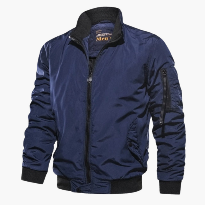 Giubbotto bomber uomo blu navy con collo alto, ideale per uno stile casual quotidiano e comfort. Moda uomo.