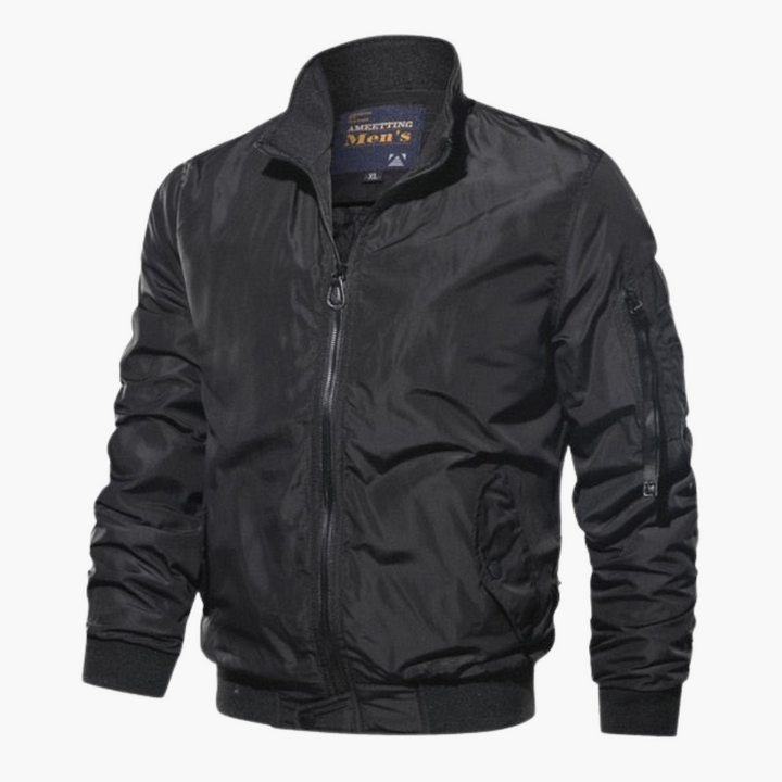 Elegante bomber uomo nero con collo alto, perfetto per look casual e comfort. Abbigliamento uomo versatile.