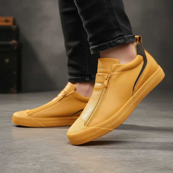 Mocassini uomo casual con cerniera, soletta ammortizzata per comfort quotidiano e stile moderno.