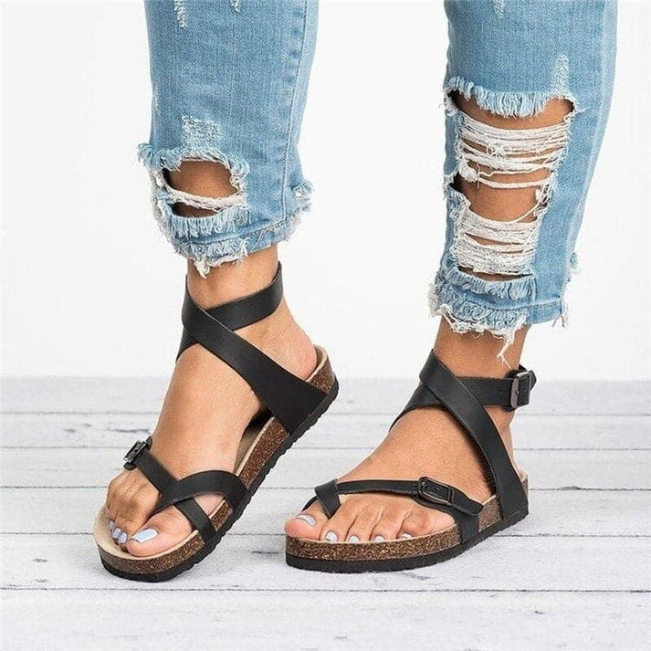 Eleganti sandali donna piatti in pelle, calzature estive con cinturino incrociato. Sandali comodi ed ergonomici.