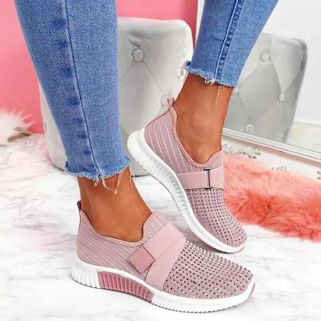 Sneakers slip-on donna rosa con velcro, ammortizzate per comfort e postura migliore, ideali per passeggio casual.