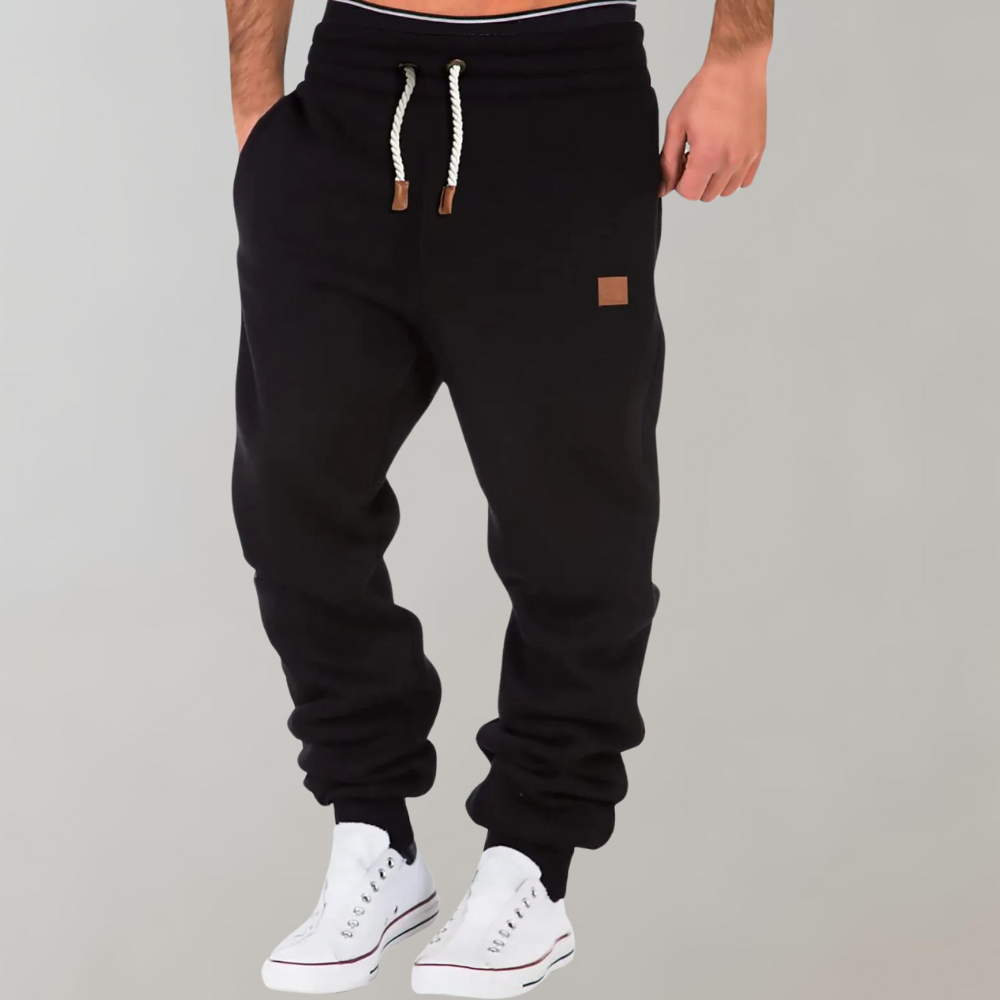 Pantaloni tuta uomo grigi per comfort supremo, ideali per relax e stile casual quotidiano. Vestibilità rilassata athleisure.