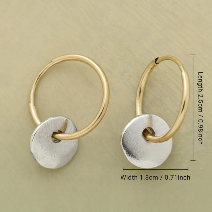 Gioielli da donna: orecchini a cerchio artigianali eleganti, per un tocco di lusso e stile impeccabile.