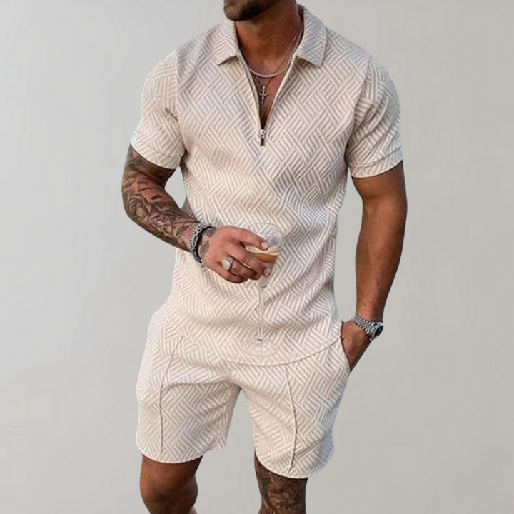 Set estivo uomo moda: polo a maniche corte e pantaloncini. Perfetto per un look casual e confortevole in primavera-estate.