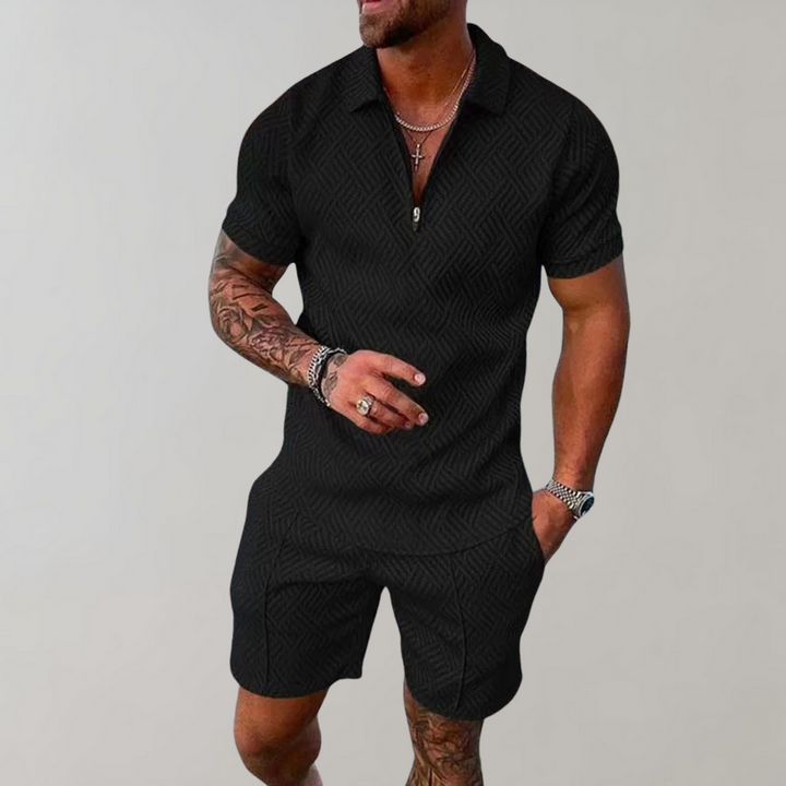 Set estivo uomo elegante: polo a maniche corte e pantaloncini comodi. Ideale per la moda primavera-estate casual.