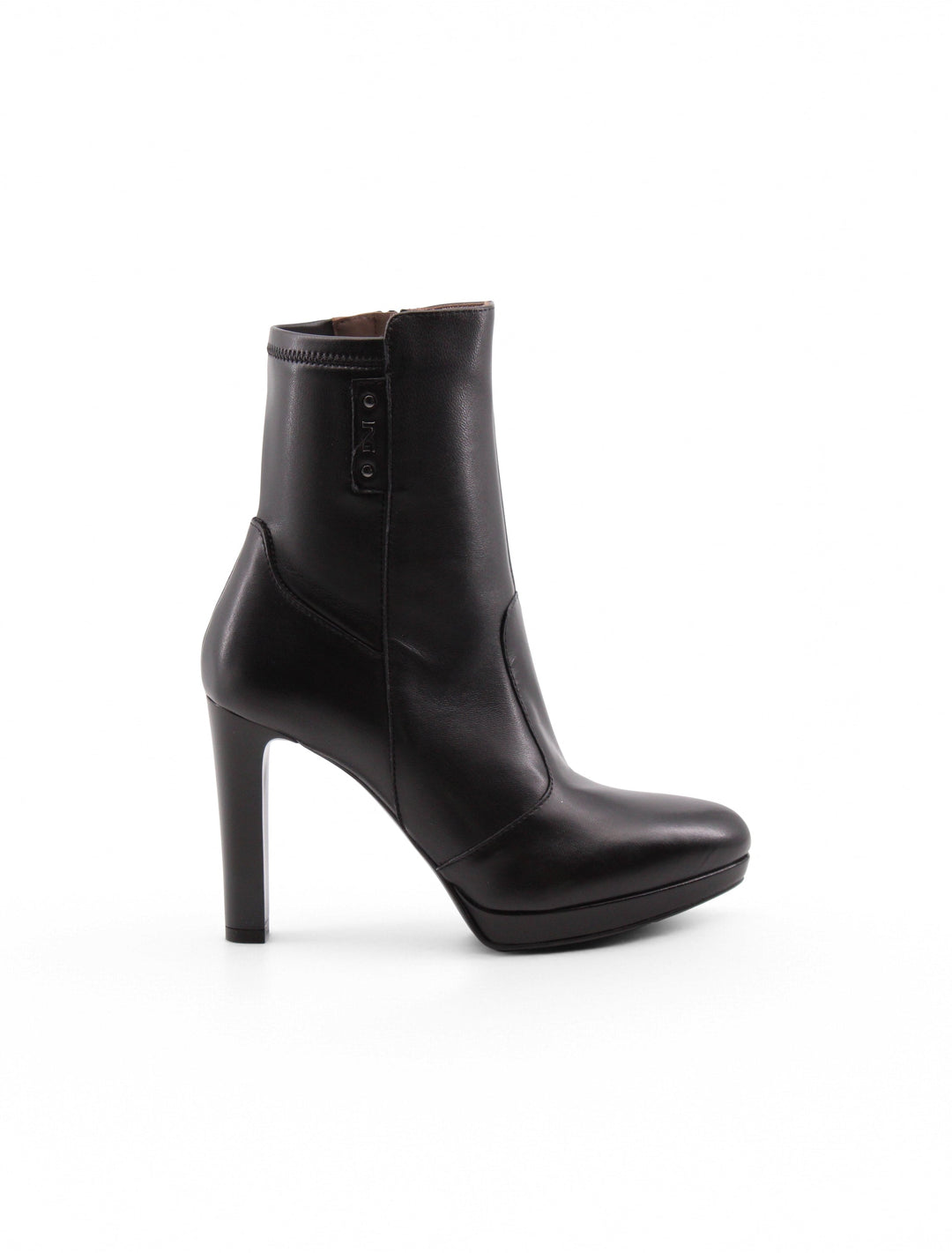 Stivaletti tronchetti da donna in vera pelle nera, con plateau e tacco, per look eleganti e alla moda.