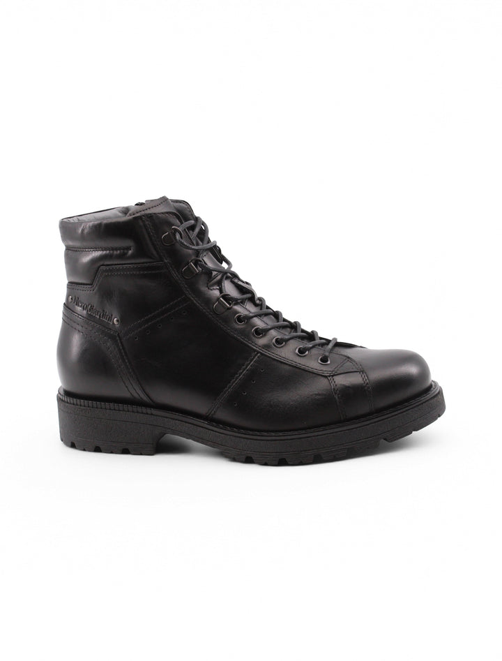 Stivaletti uomo neri in vera pelle, con lacci frontali e comoda zip laterale. Tacco robusto 4 cm.