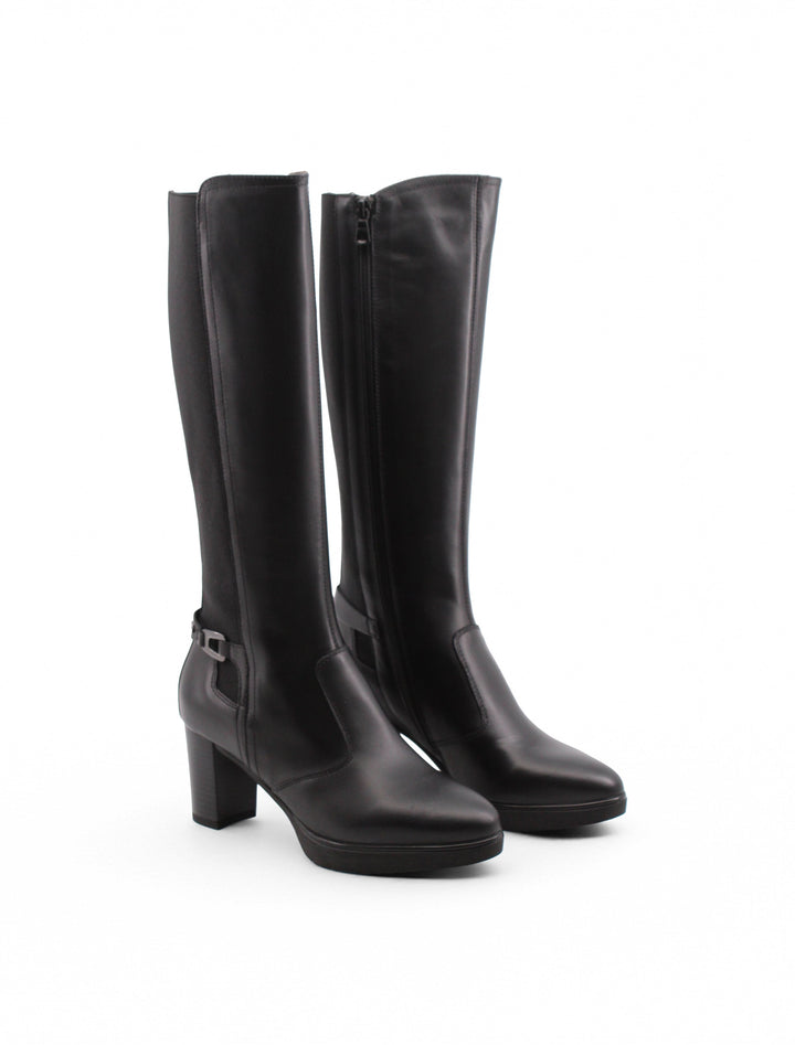 Stivali neri donna in pelle con tacco 7,5 cm e plateau 2 cm, perfetti per look autunno/inverno.