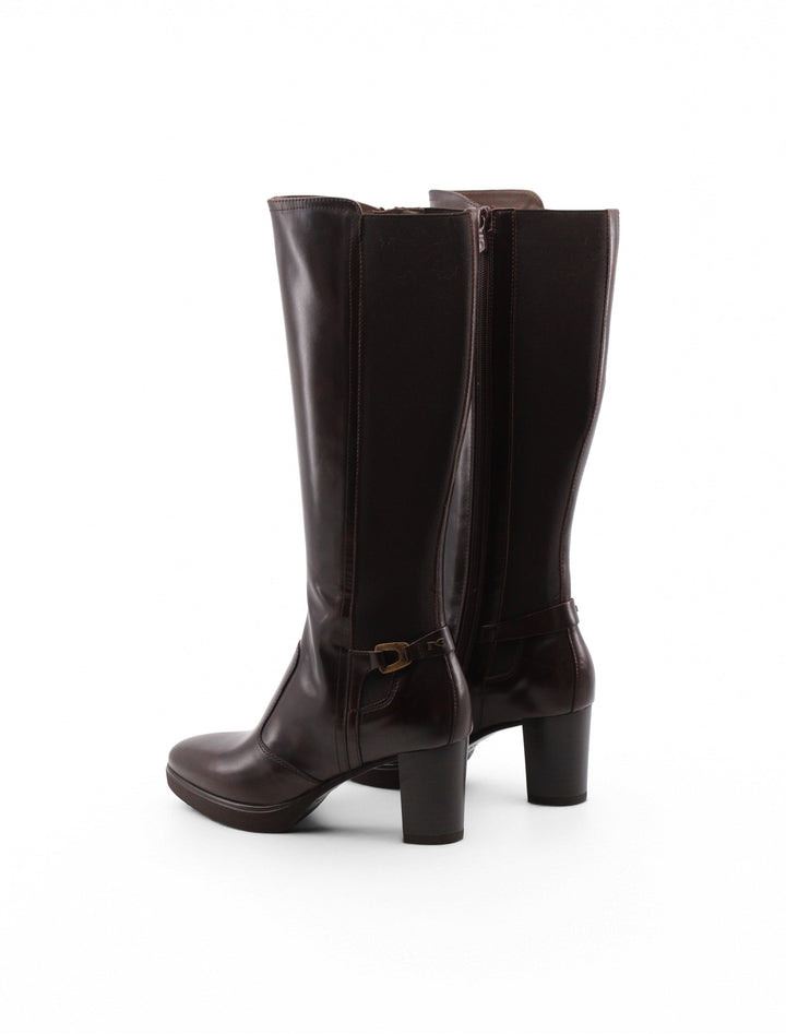 Calzature moda: stivali donna in pelle marrone, tacco 7.5cm, plateau 2cm, per un tocco di eleganza autunnale.