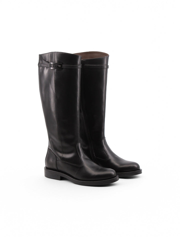 Stivali donna eleganti in pelle nera con cinturino decorativo e tacco basso 3 cm. Perfetti per un look chic.