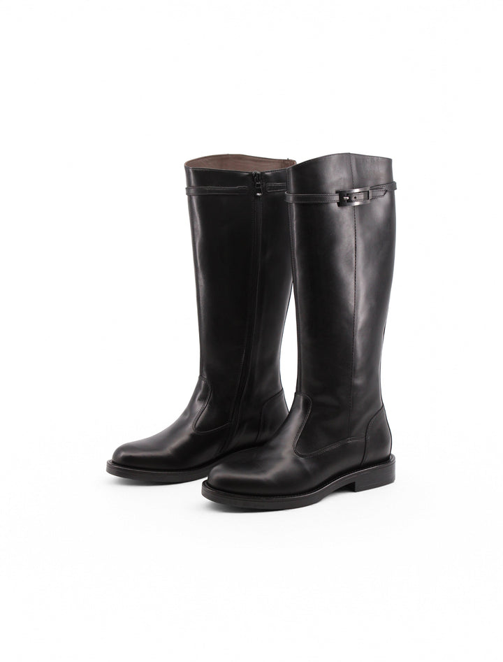 Calzature donna: stivali neri in vera pelle, con comodo tacco 3 cm e cinturino alla caviglia, per stile e comfort.