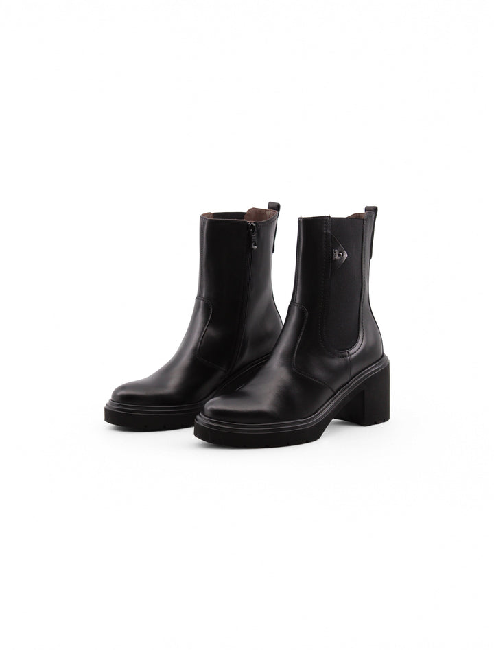 Stivaletti Chelsea da donna neri in pelle, con tacco 8 cm e plateau 3 cm, per stile e comfort.
