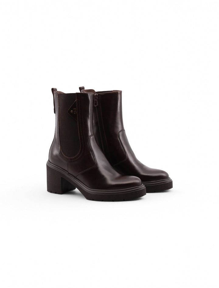 Stivaletti Chelsea donna in pelle marrone con tacco e plateau, perfetti per look invernali alla moda.