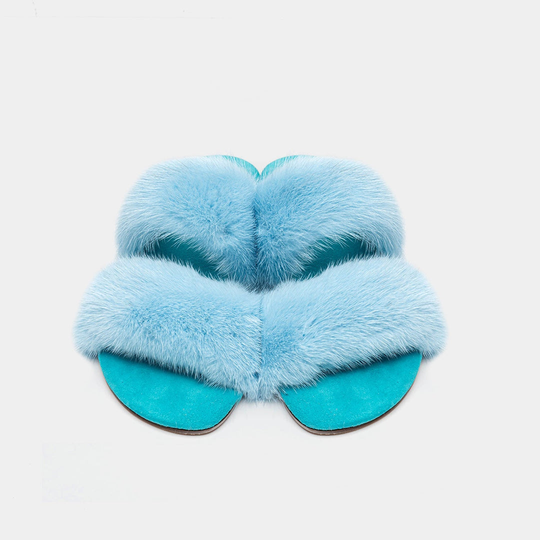 Pantofole da donna azzurre e soffici, offrono massimo comfort e uno stile elegante per casa.