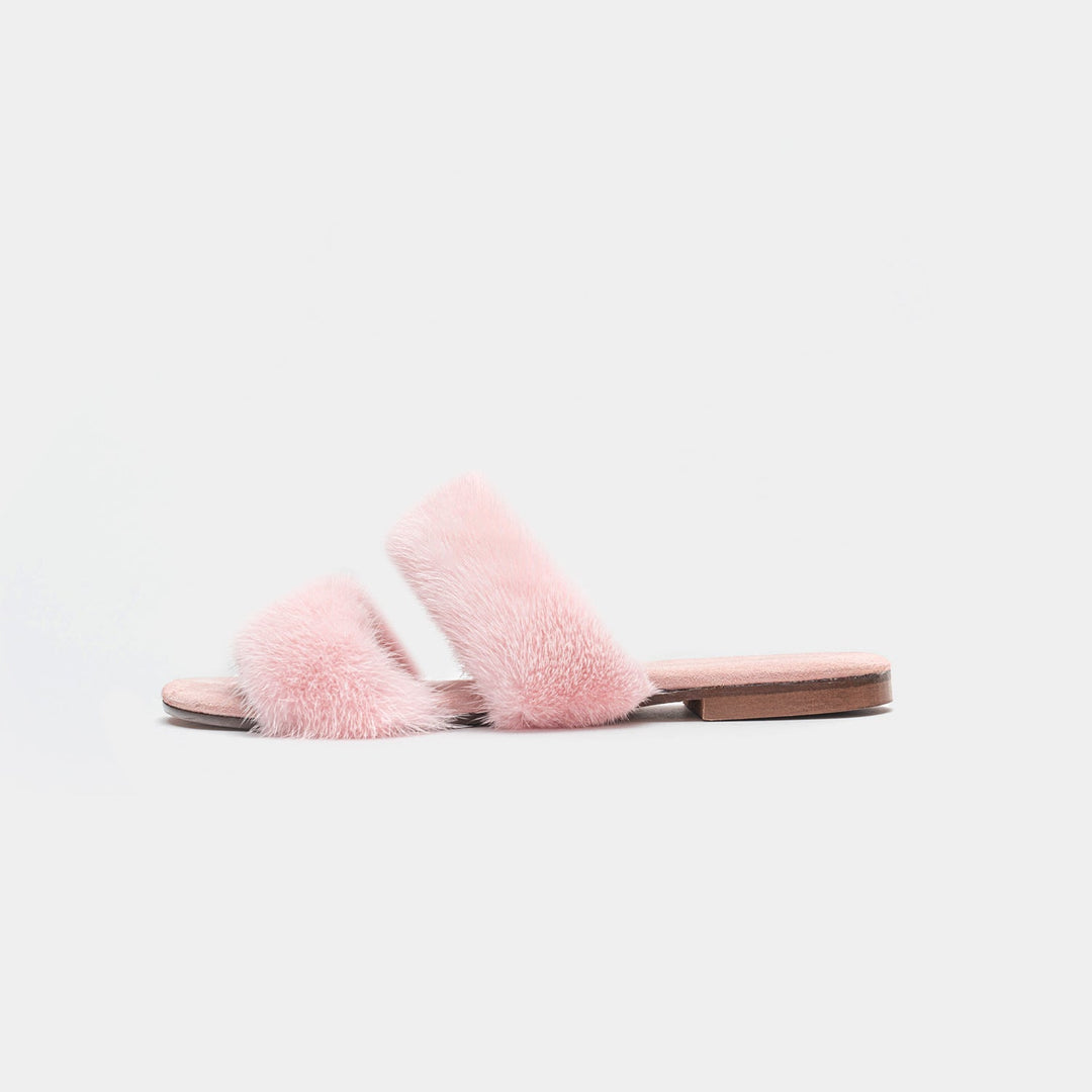 Eleganti pantofole rosa da donna con suola bassa, perfette per la casa e un tocco di moda.