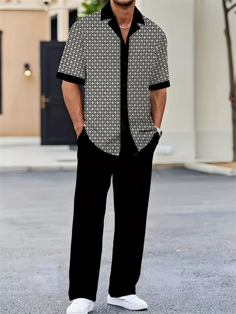 Completo uomo estivo due pezzi geometrico: camicia a maniche corte e pantaloncini.