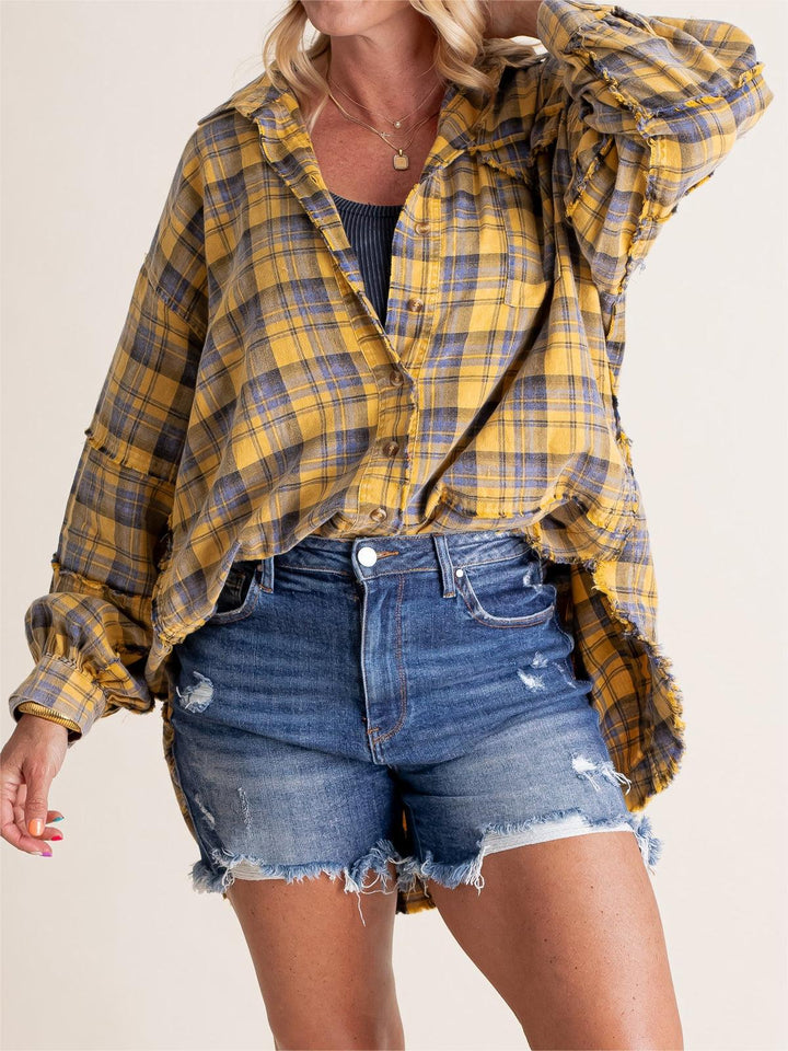 Look autunnale: camicia oversize donna a quadri, maniche lunghe, bottoni, calda e stilosa.
