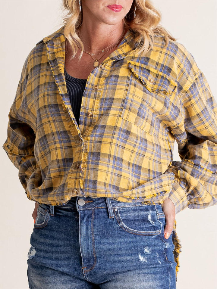 Camicia casual lunga donna, stampa a quadri, vestibilità oversize, con bottoni decorativi.