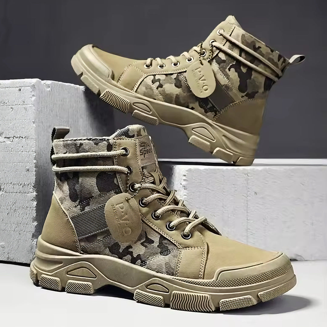 Robusti stivaletti uomo neri per caviglia, ideali per passeggiate outdoor. Offrono protezione e stile casual duraturo.