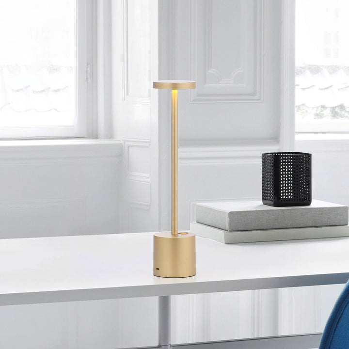Lampada LED da tavolo dimmerabile con controllo touch, ricaricabile, ideale per creare atmosfere diverse.